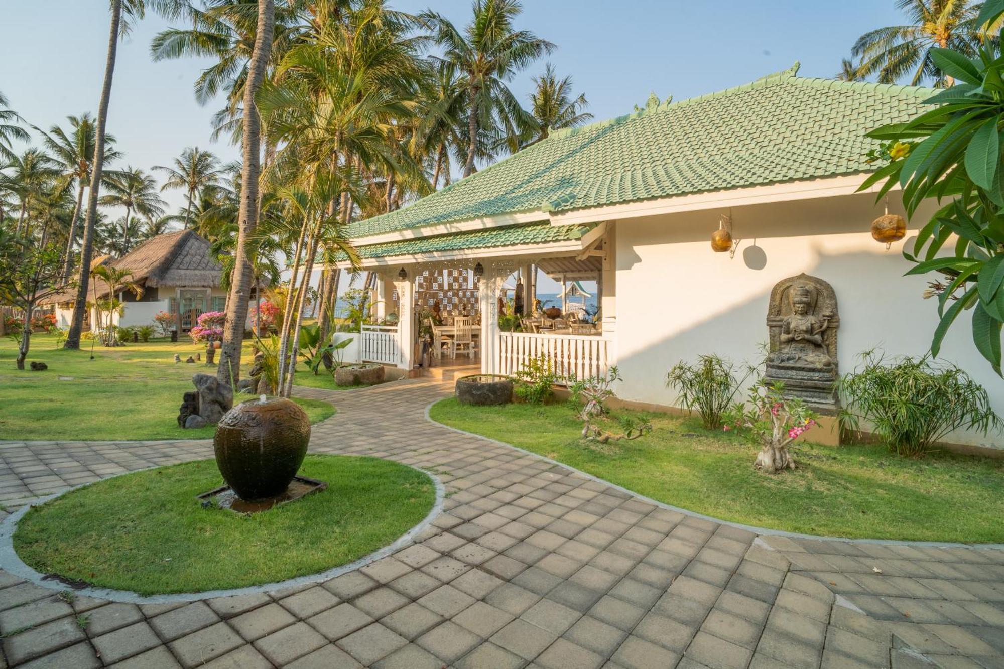 Scuba Seraya Resort Туламбен Экстерьер фото